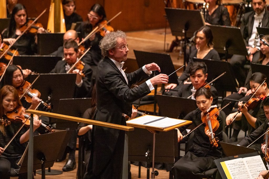 Franz Welser-Most conducting the New York Philharmonic